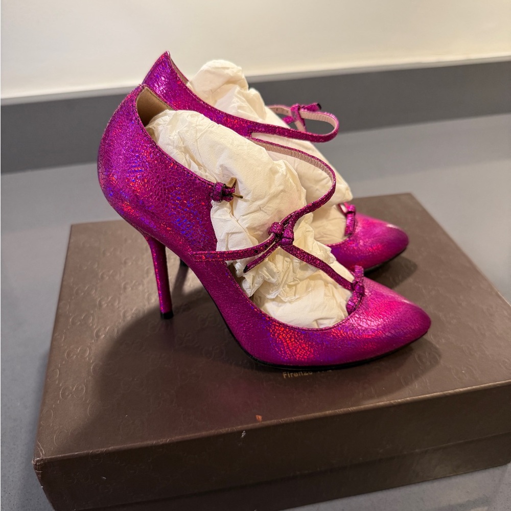 Gucci Metallic Laser Fuxia Heels 5.5